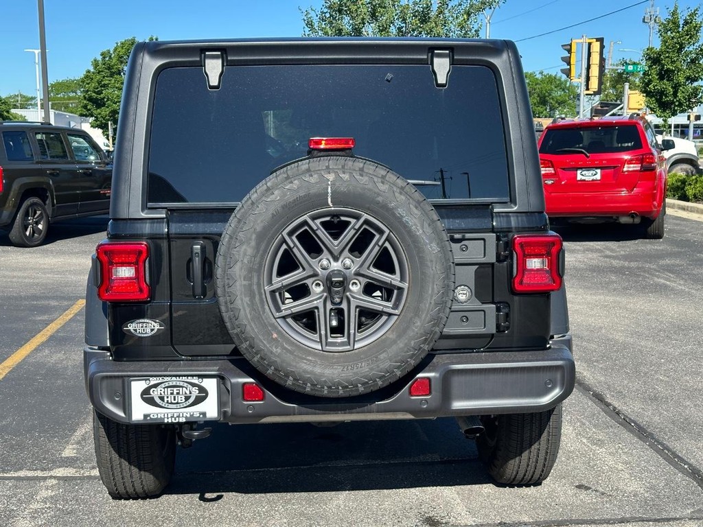 Jeep Wrangler Vehicle Full-screen Gallery Image 05