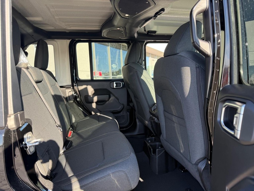 Jeep Wrangler Vehicle Full-screen Gallery Image 08
