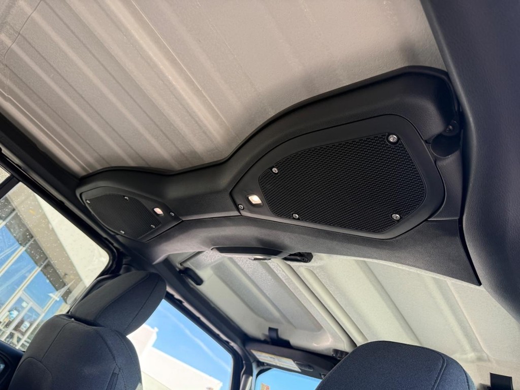 Jeep Wrangler Vehicle Full-screen Gallery Image 09