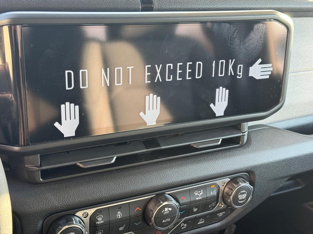 Jeep Wrangler Vehicle Full-screen Gallery Image 15