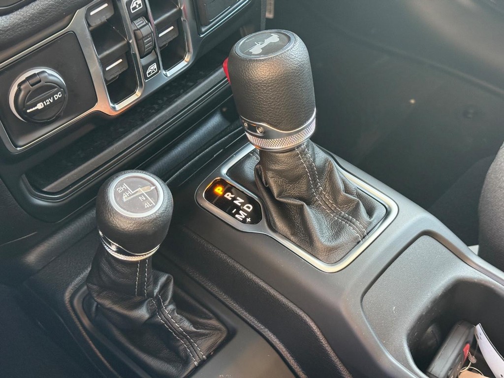 Jeep Wrangler Vehicle Full-screen Gallery Image 17