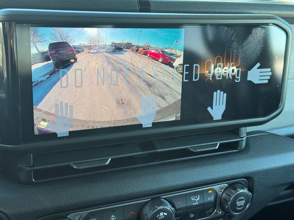 Jeep Wrangler Vehicle Full-screen Gallery Image 19
