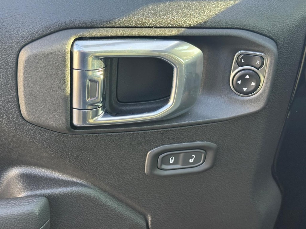 Jeep Wrangler Vehicle Full-screen Gallery Image 20