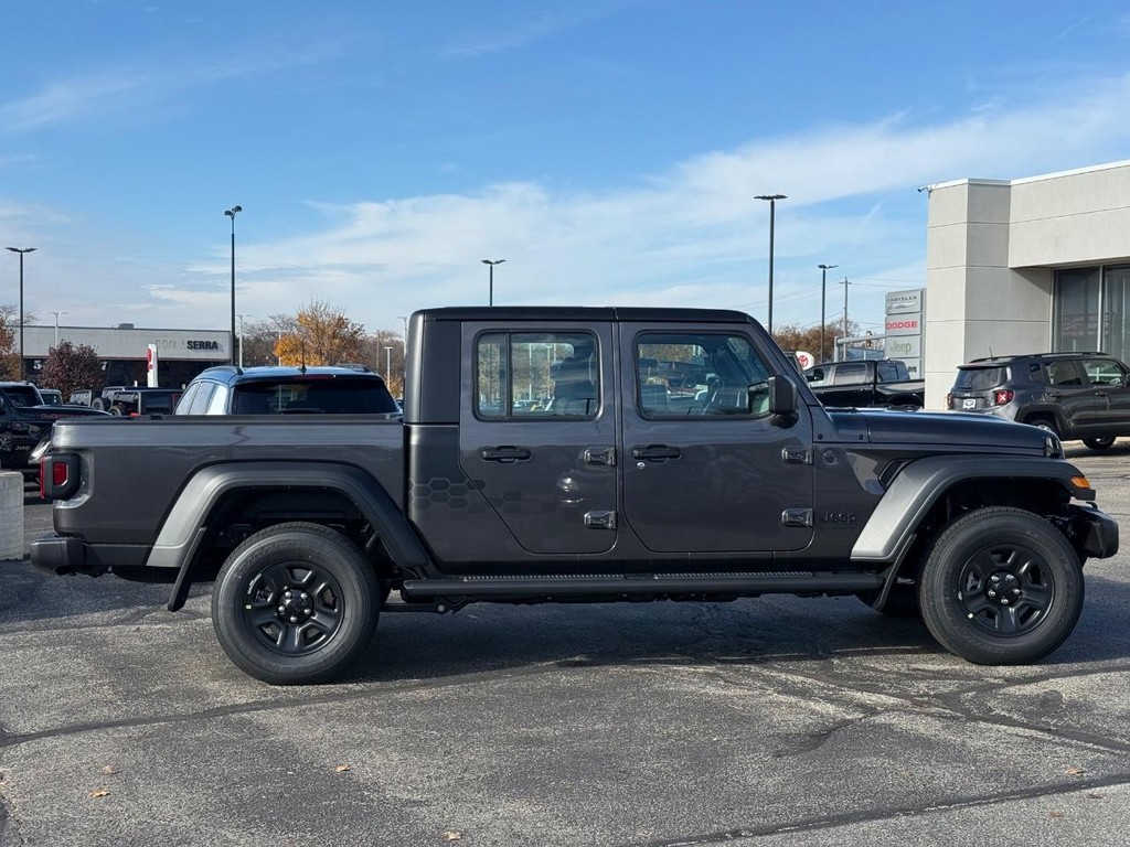 Jeep Gladiator Vehicle Full-screen Gallery Image 03