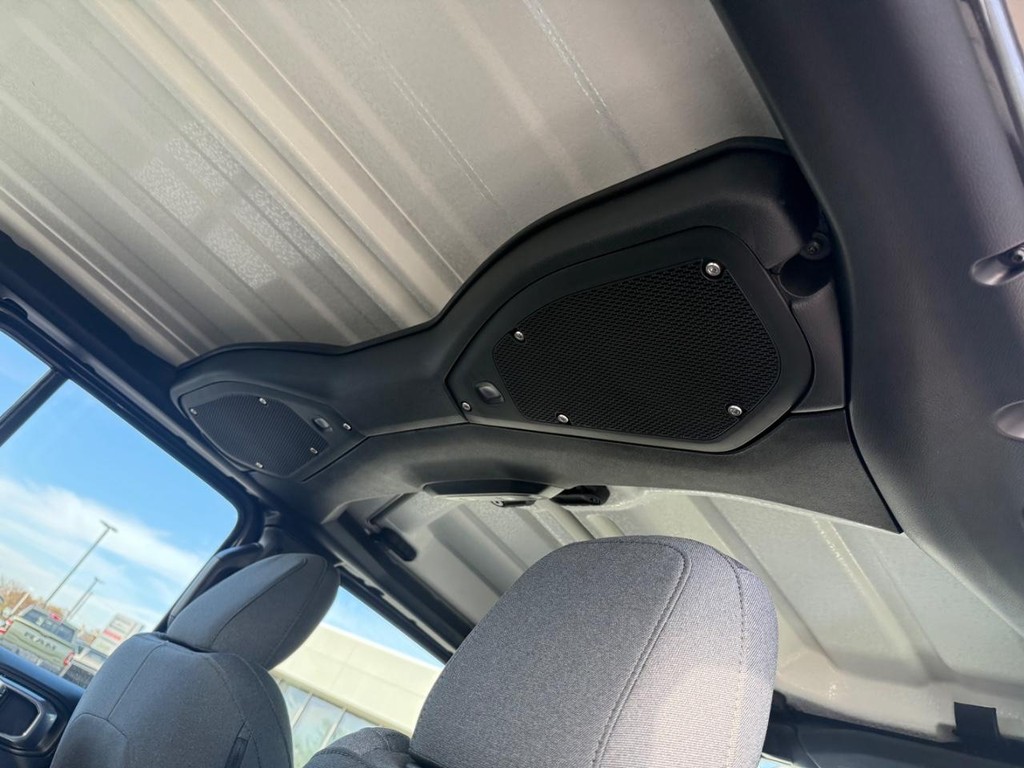 Jeep Gladiator Vehicle Full-screen Gallery Image 07