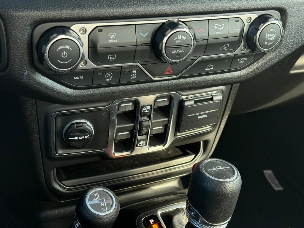 Jeep Gladiator Vehicle Full-screen Gallery Image 15