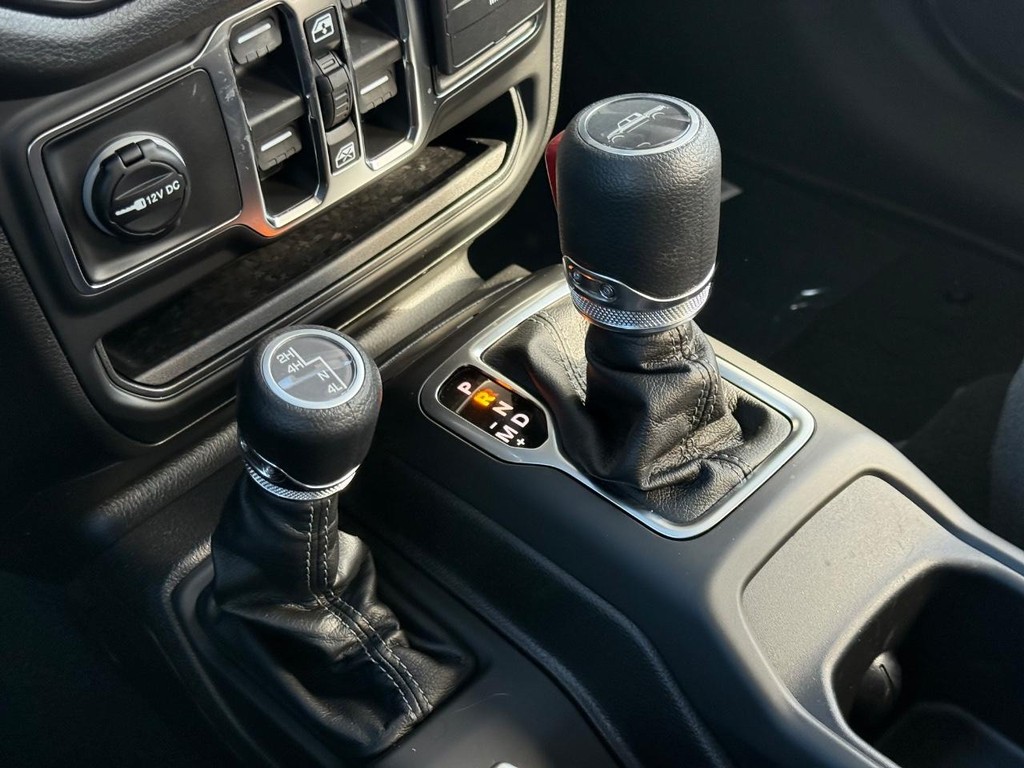 Jeep Gladiator Vehicle Full-screen Gallery Image 16