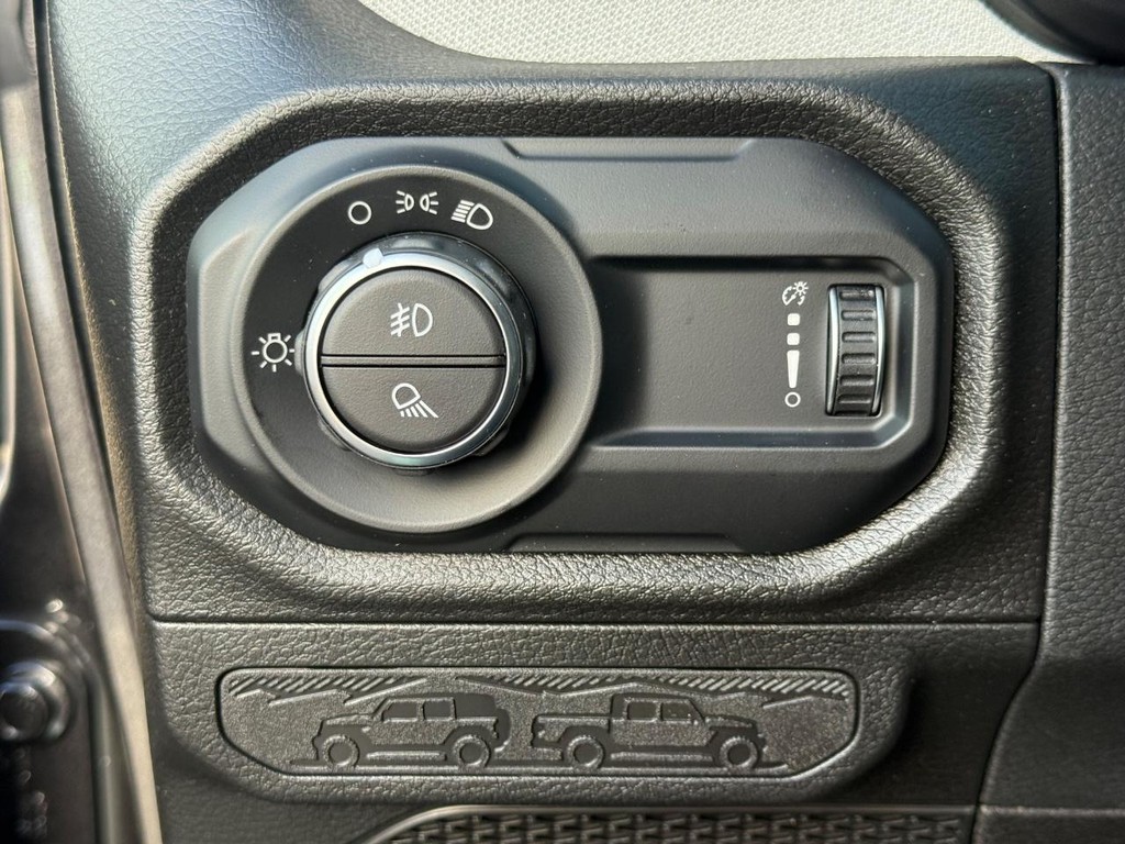 Jeep Gladiator Vehicle Full-screen Gallery Image 18
