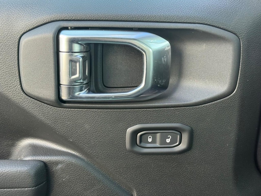 Jeep Gladiator Vehicle Full-screen Gallery Image 19