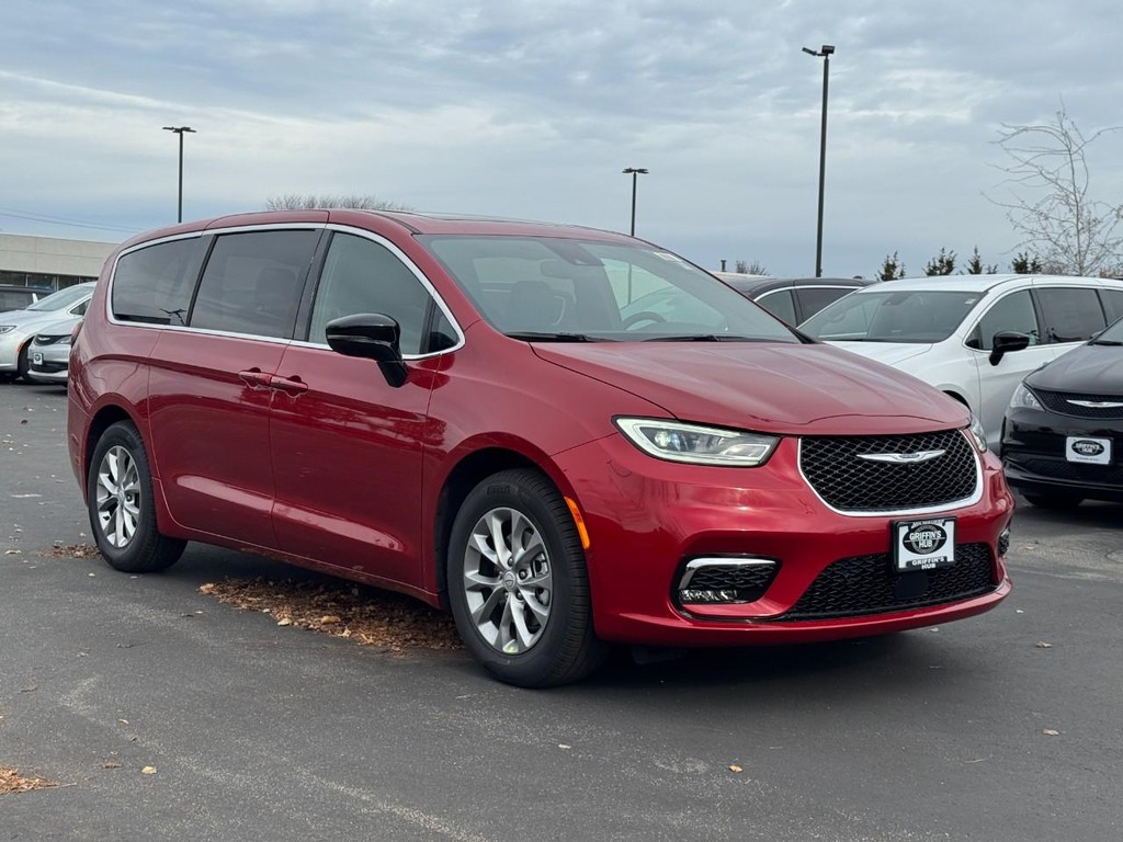 Chrysler Pacifica Vehicle Full-screen Gallery Image 02