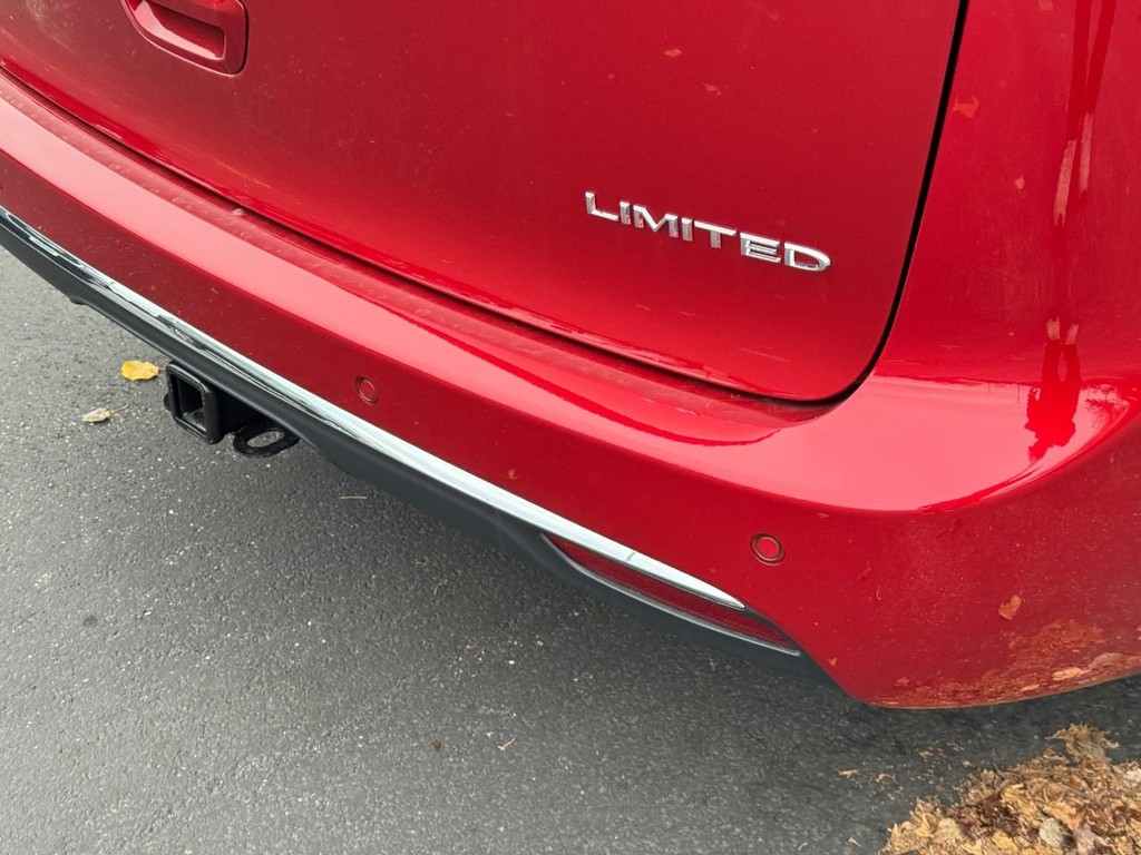 Chrysler Pacifica Vehicle Full-screen Gallery Image 05