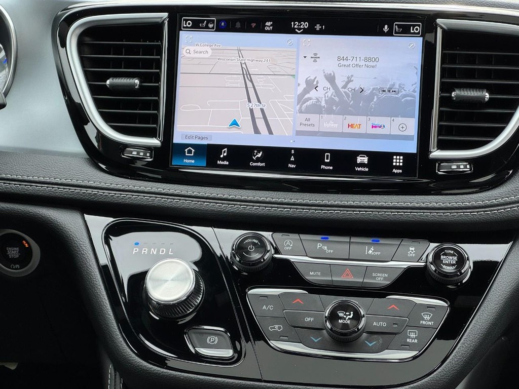 Chrysler Pacifica Vehicle Full-screen Gallery Image 11