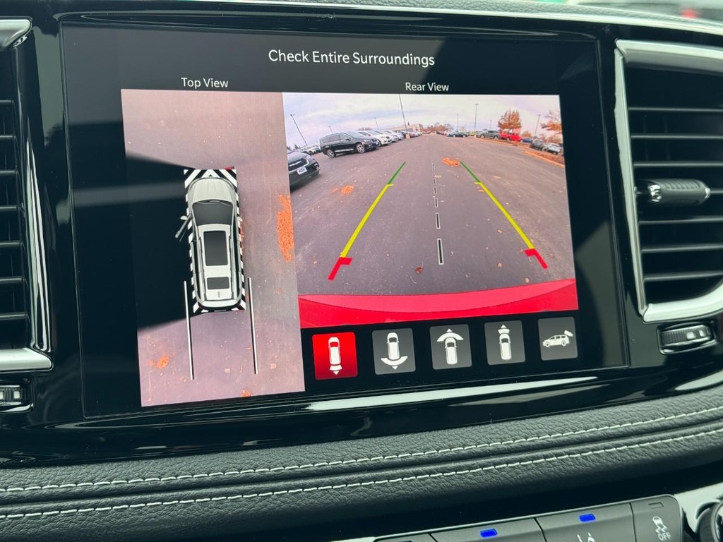 Chrysler Pacifica Vehicle Full-screen Gallery Image 19