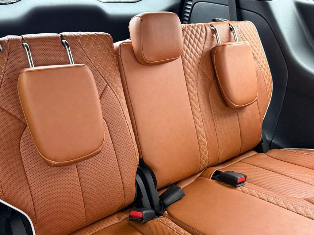 Chrysler Pacifica Vehicle Full-screen Gallery Image 08