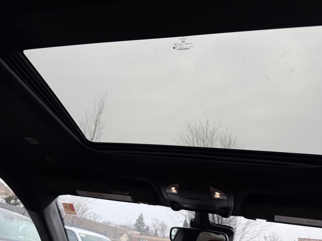 Chrysler Pacifica Vehicle Full-screen Gallery Image 11