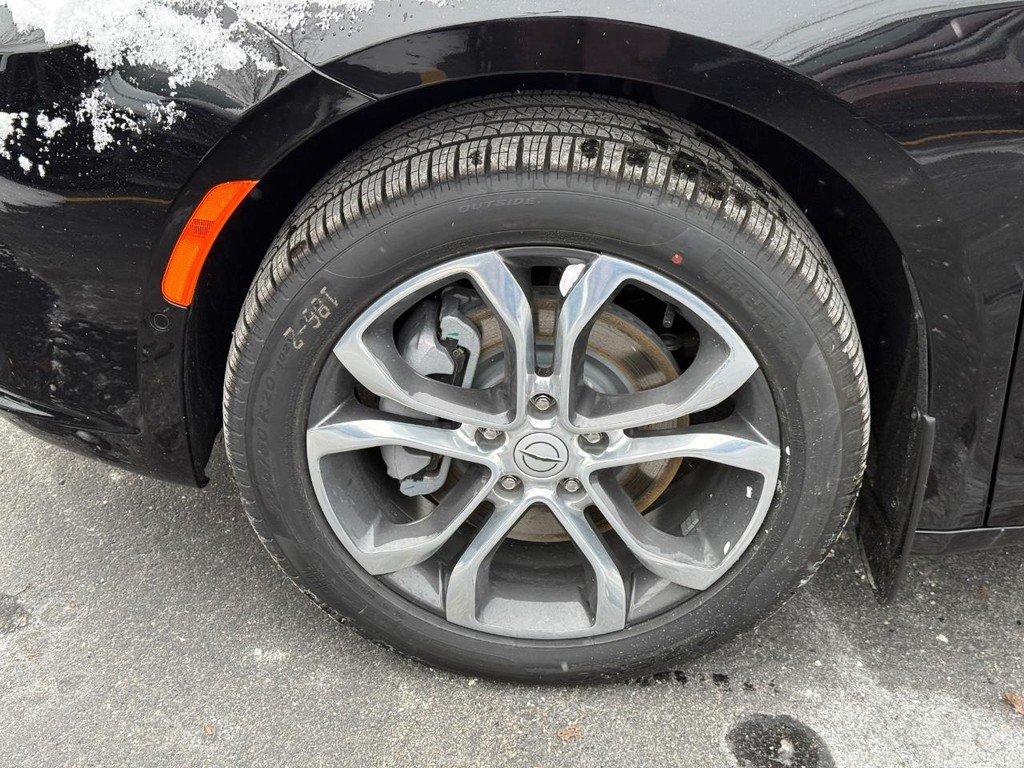 Chrysler Pacifica Vehicle Full-screen Gallery Image 12