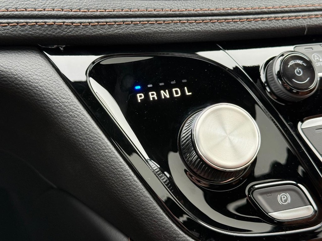 Chrysler Pacifica Vehicle Full-screen Gallery Image 21