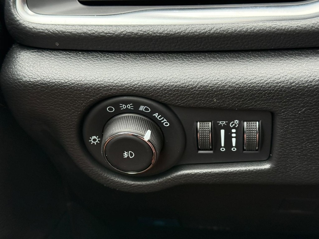 Chrysler Pacifica Vehicle Full-screen Gallery Image 23