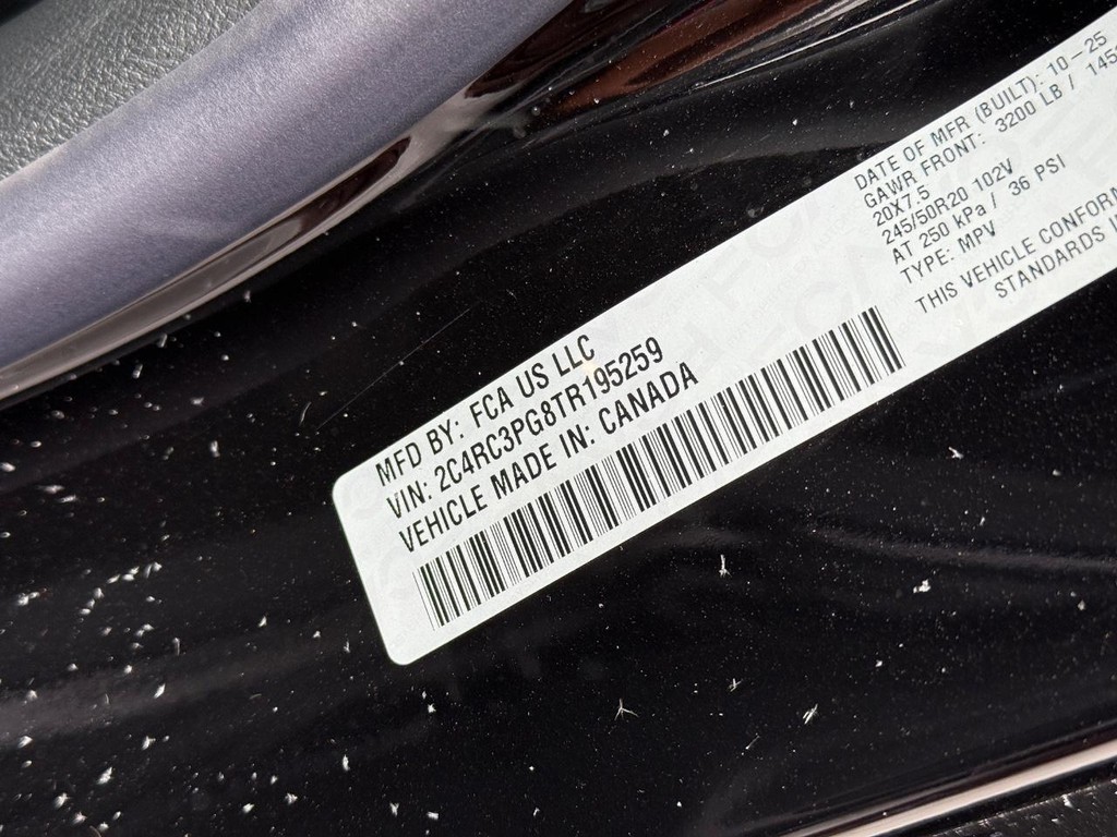 Chrysler Pacifica Vehicle Full-screen Gallery Image 24