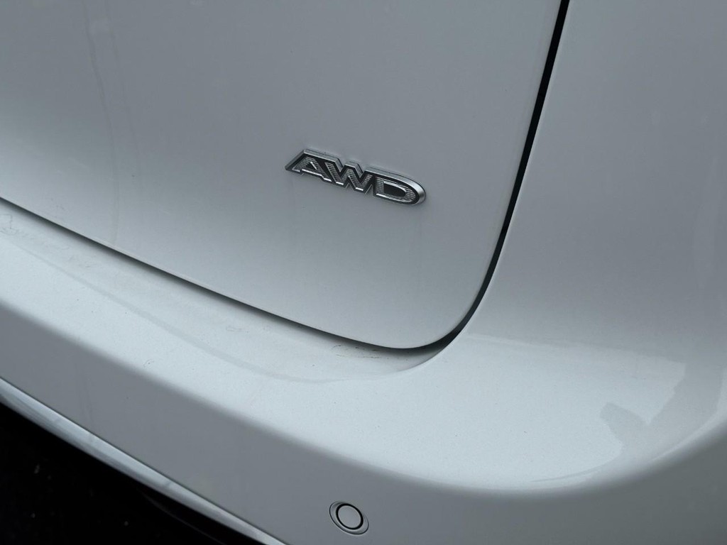 Chrysler Pacifica Vehicle Full-screen Gallery Image 05