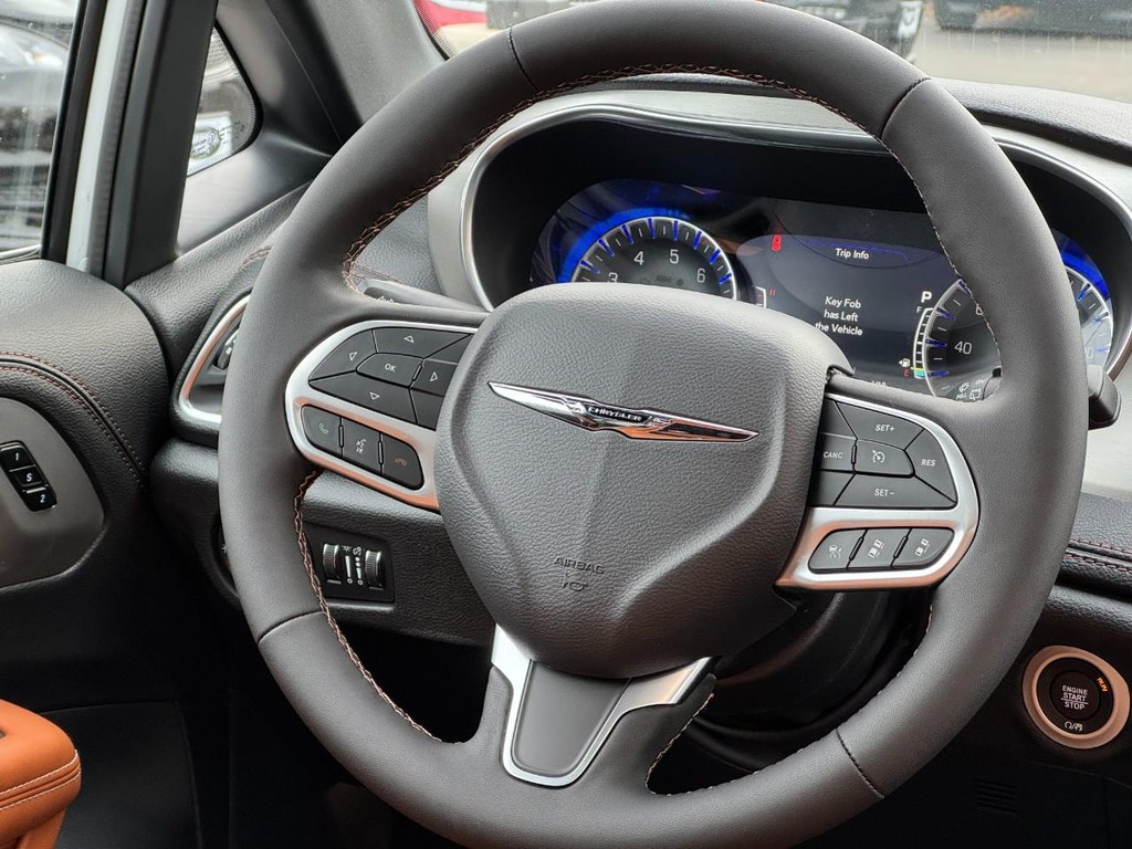 Chrysler Pacifica Vehicle Full-screen Gallery Image 10