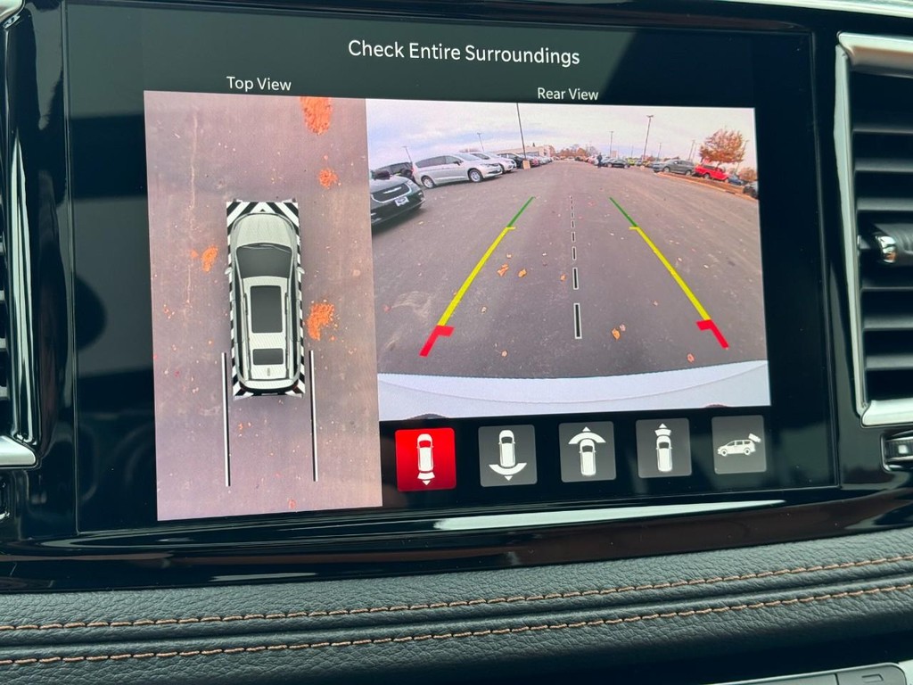 Chrysler Pacifica Vehicle Full-screen Gallery Image 19