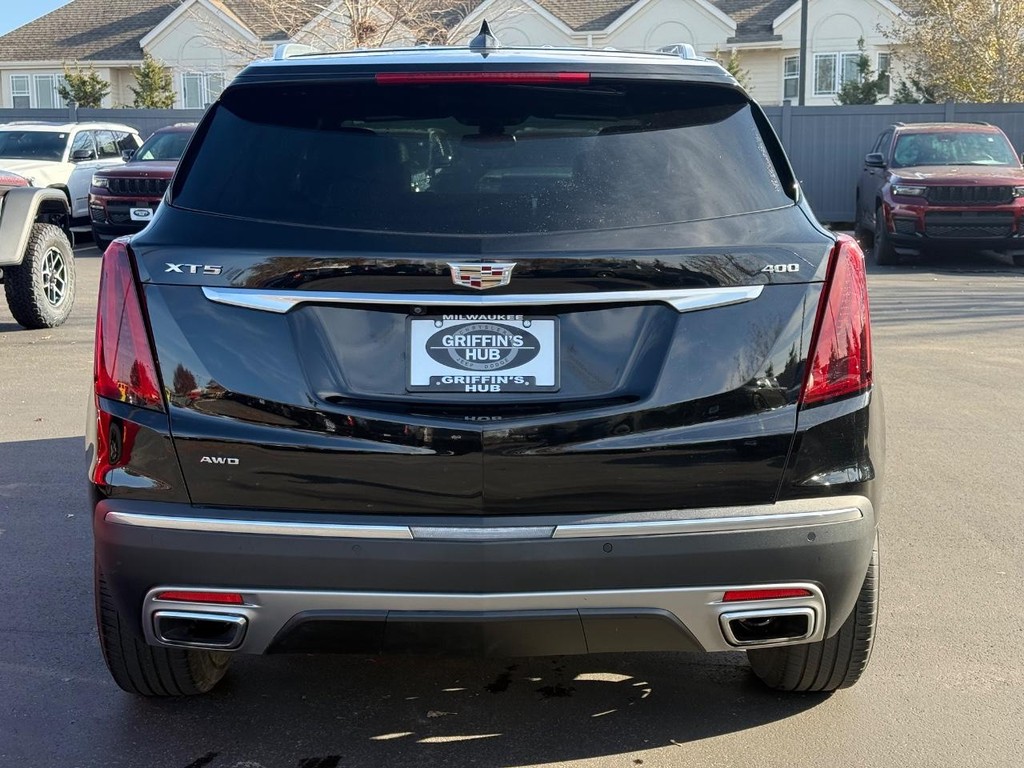 Cadillac XT5 Vehicle Full-screen Gallery Image 05