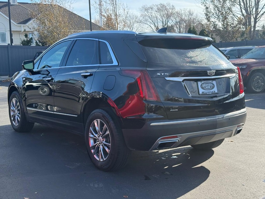 Cadillac XT5 Vehicle Full-screen Gallery Image 06