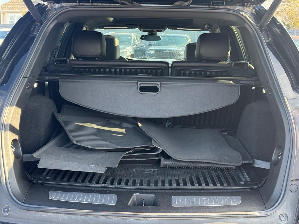 Cadillac XT5 Vehicle Full-screen Gallery Image 07