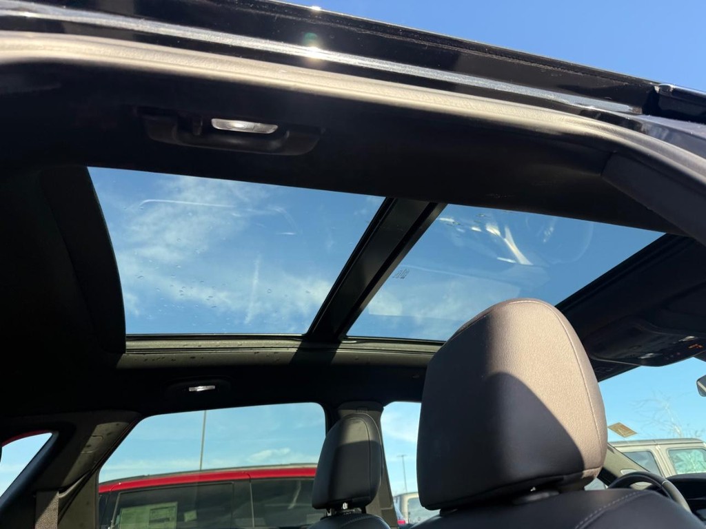 Cadillac XT5 Vehicle Full-screen Gallery Image 12