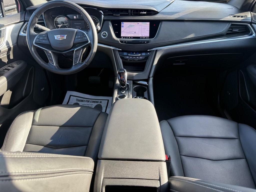 Cadillac XT5 Vehicle Full-screen Gallery Image 13
