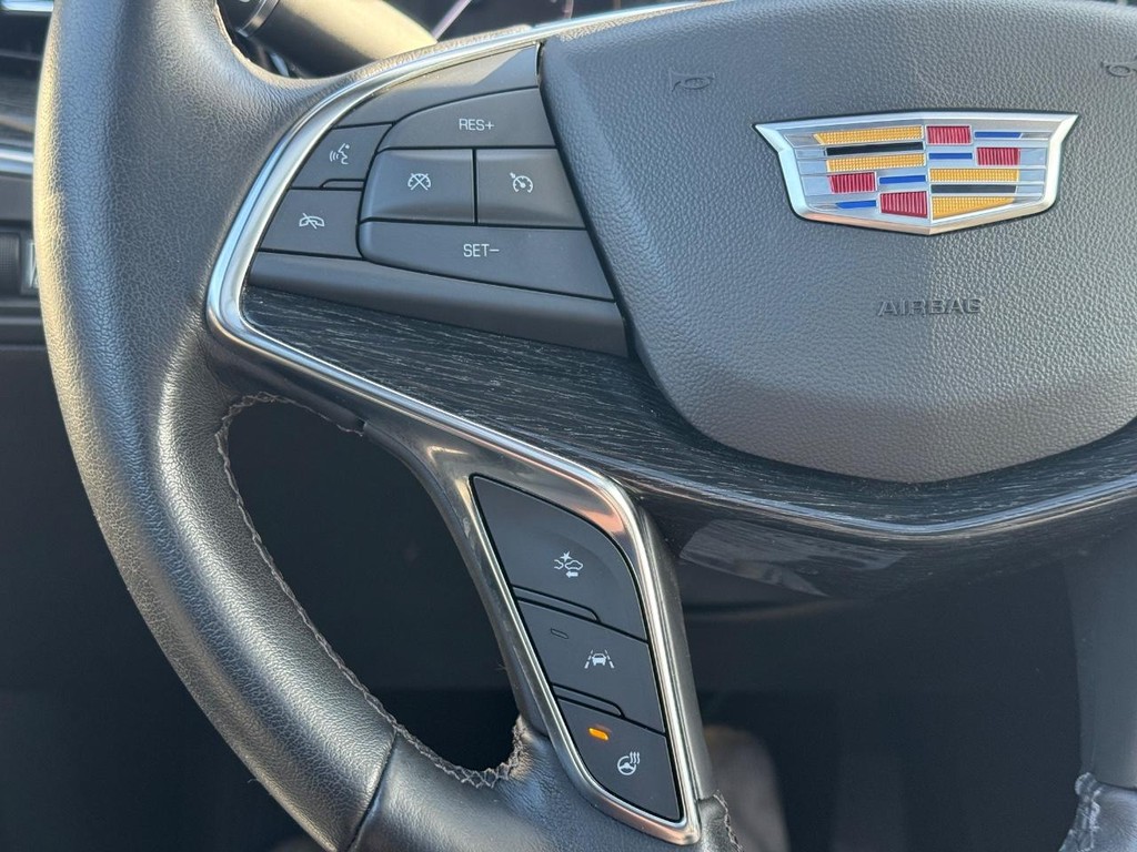 Cadillac XT5 Vehicle Full-screen Gallery Image 15