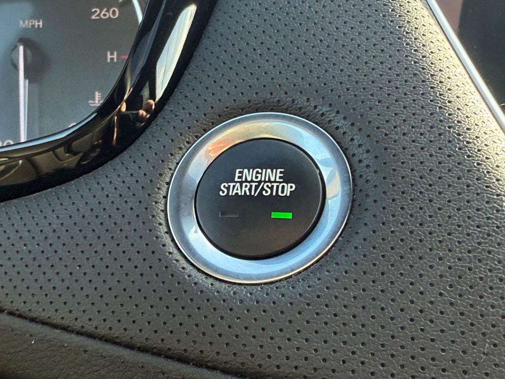 Cadillac XT5 Vehicle Full-screen Gallery Image 17