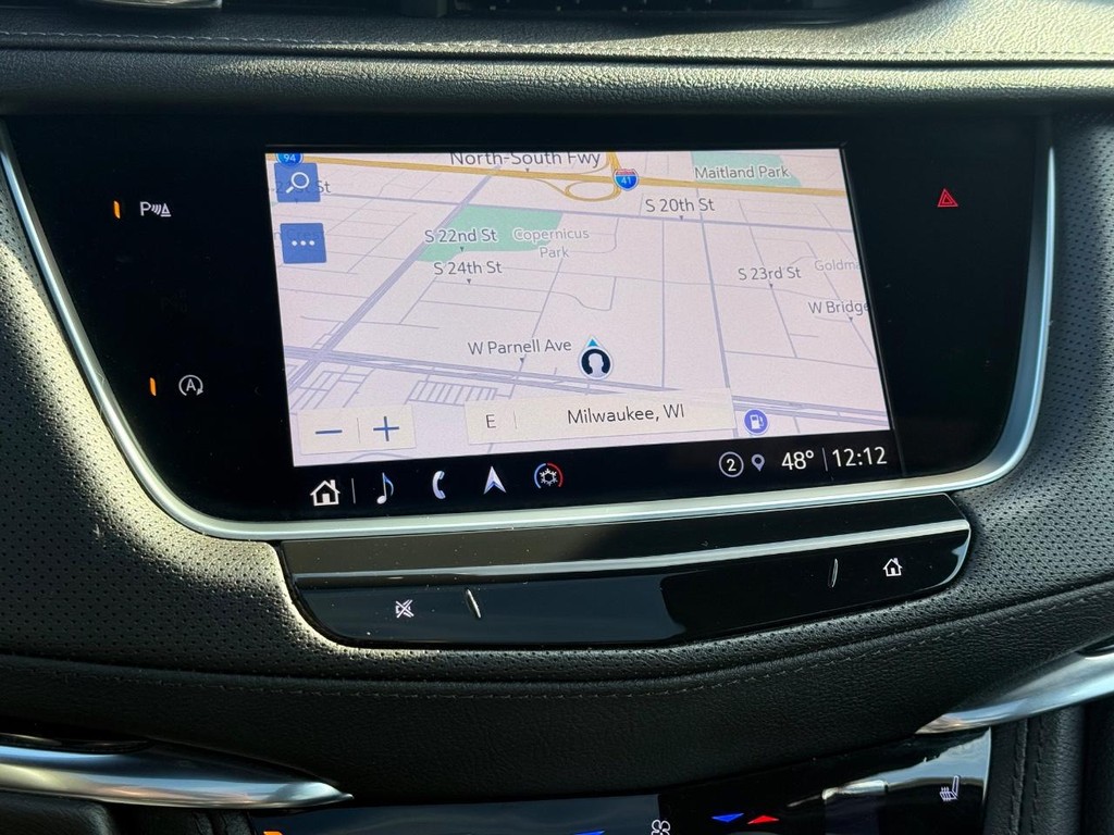 Cadillac XT5 Vehicle Full-screen Gallery Image 18