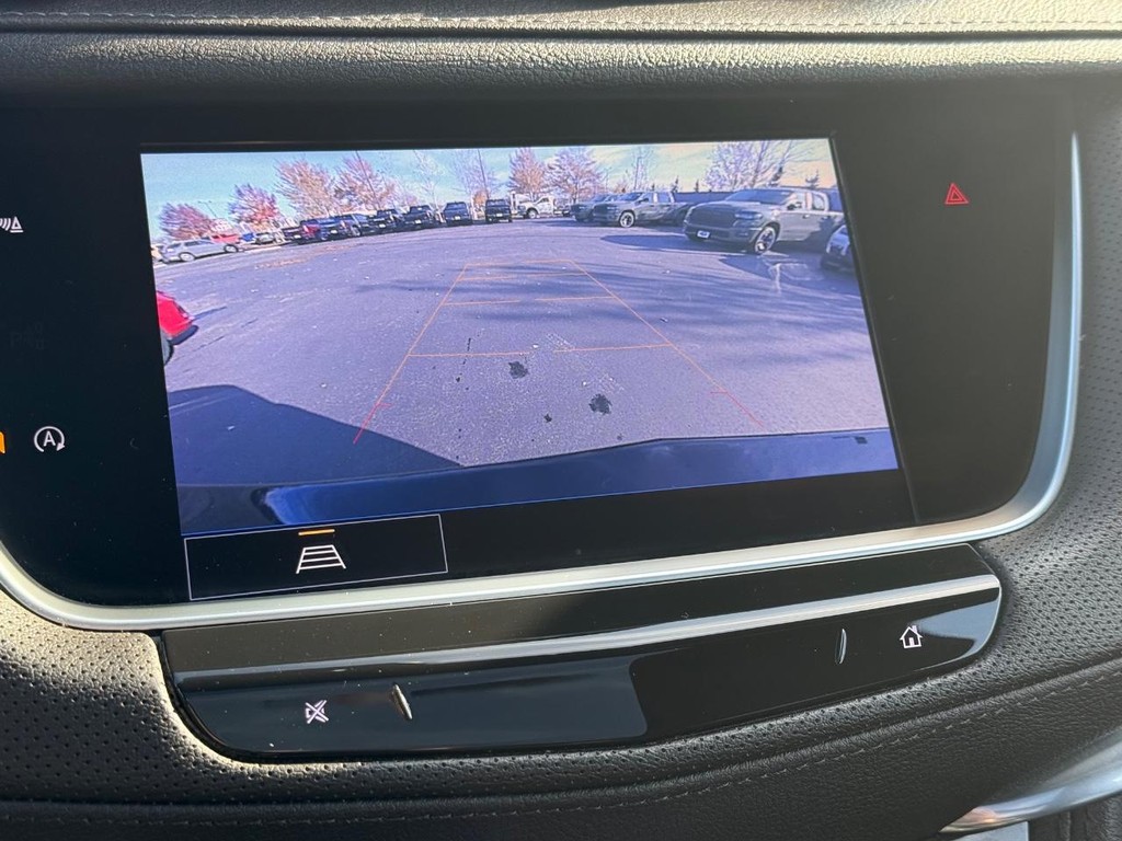 Cadillac XT5 Vehicle Full-screen Gallery Image 19