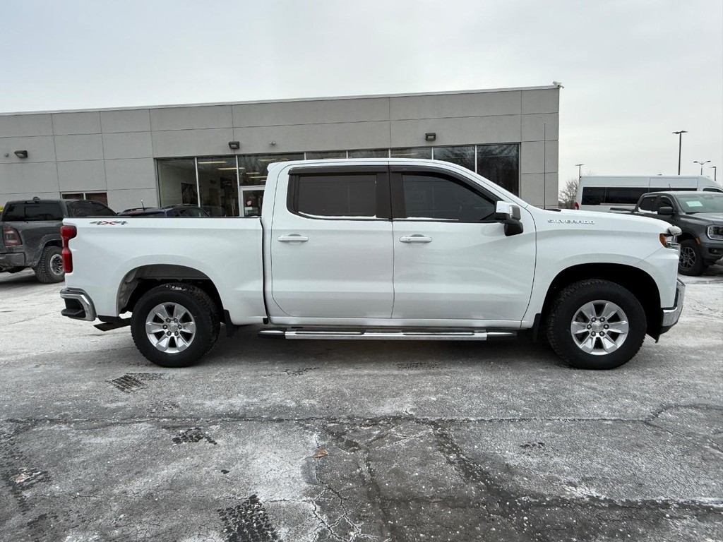 Chevrolet Silverado 1500 Vehicle Full-screen Gallery Image 02