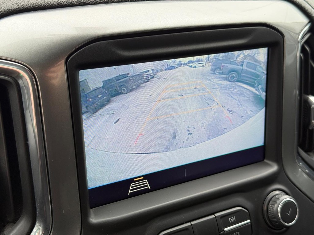 Chevrolet Silverado 1500 Vehicle Full-screen Gallery Image 18