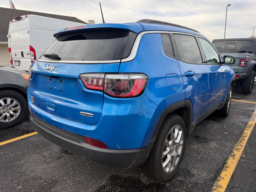 Jeep Compass Vehicle Full-screen Gallery Image 02
