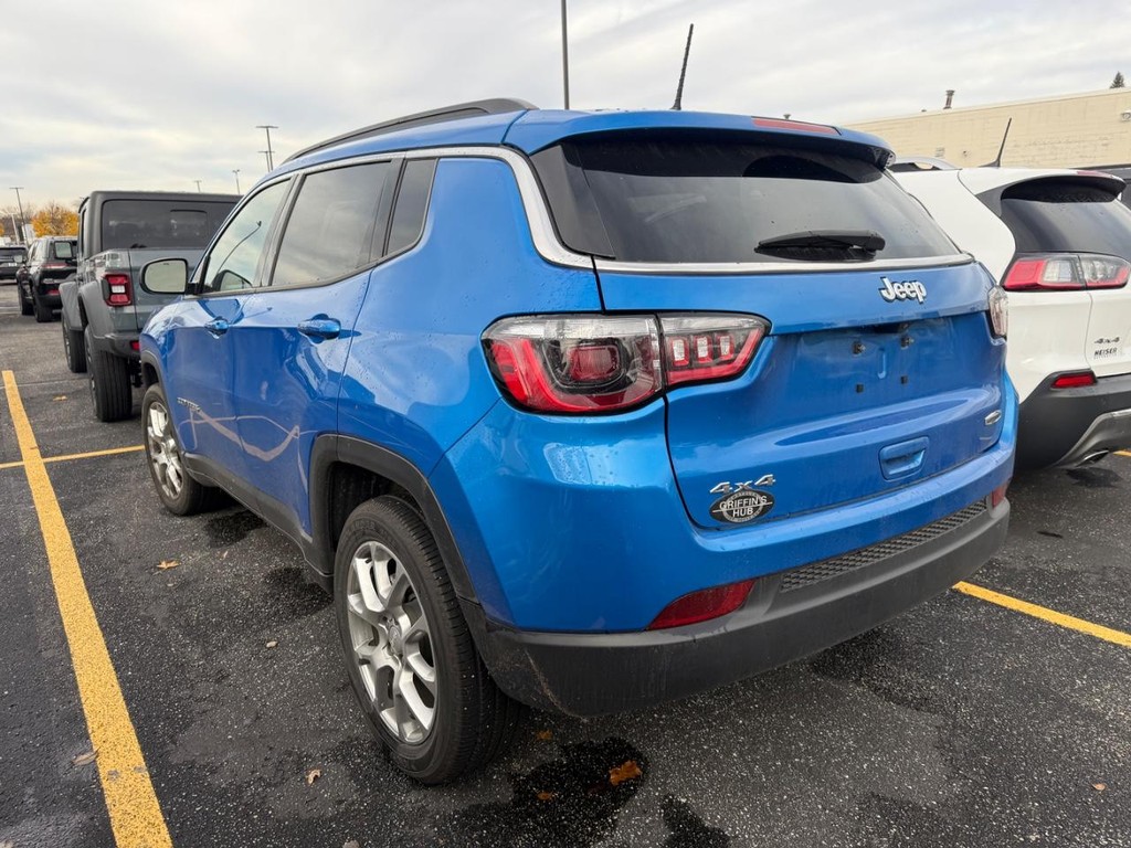 Jeep Compass Vehicle Full-screen Gallery Image 03