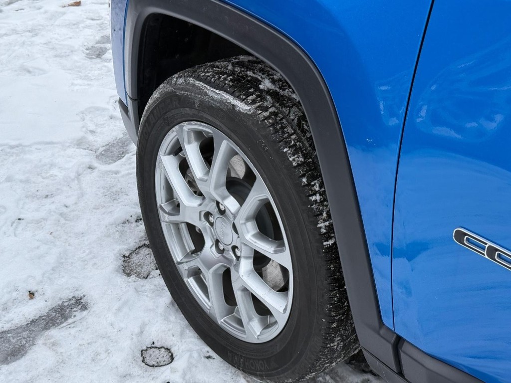 Jeep Compass Vehicle Full-screen Gallery Image 06