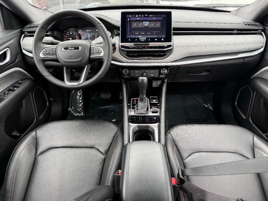 Jeep Compass Vehicle Full-screen Gallery Image 09