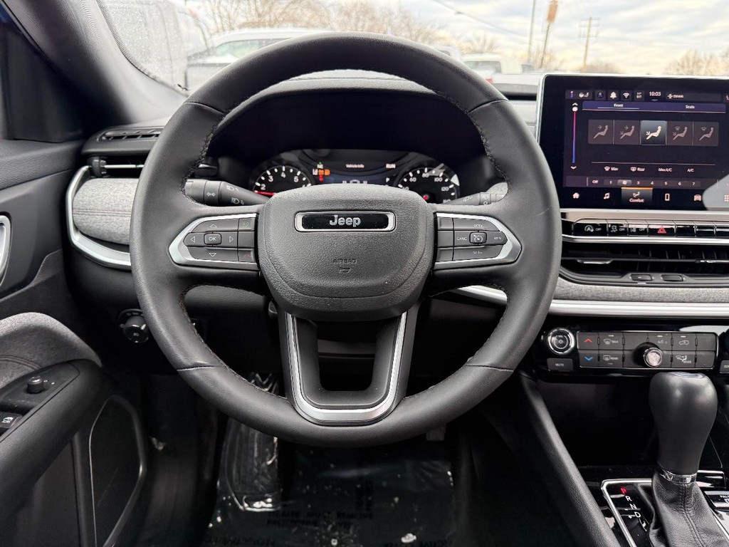 Jeep Compass Vehicle Full-screen Gallery Image 10