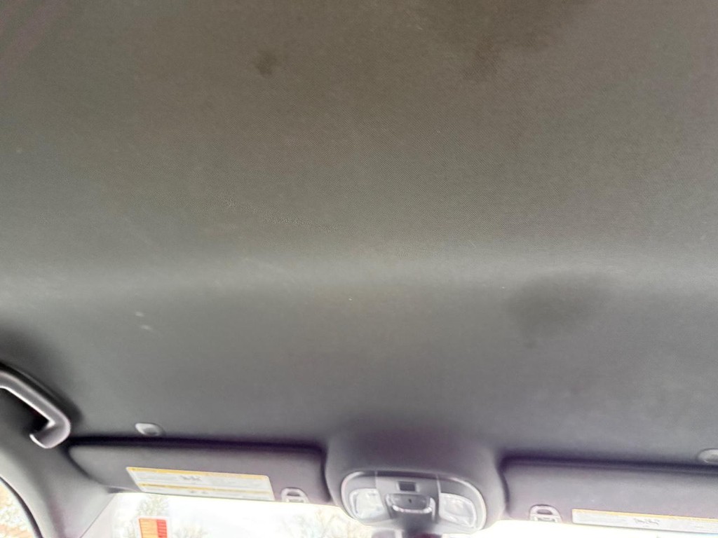 Jeep Compass Vehicle Full-screen Gallery Image 11