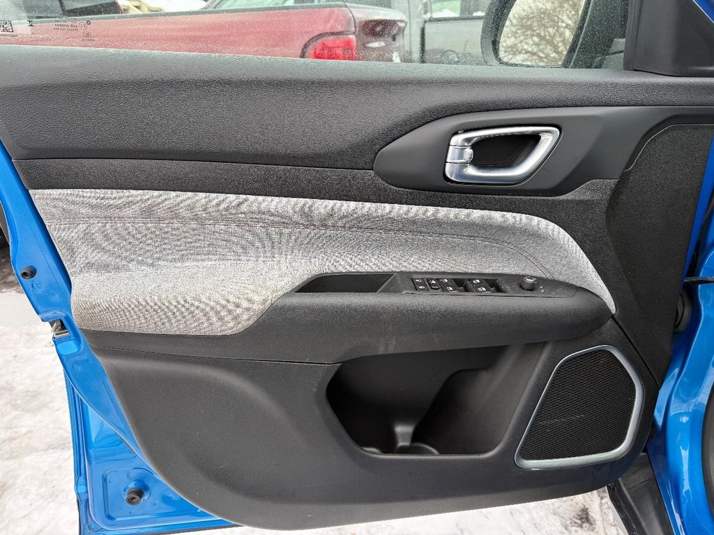 Jeep Compass Vehicle Full-screen Gallery Image 13