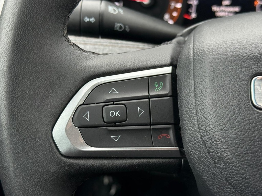 Jeep Compass Vehicle Full-screen Gallery Image 14