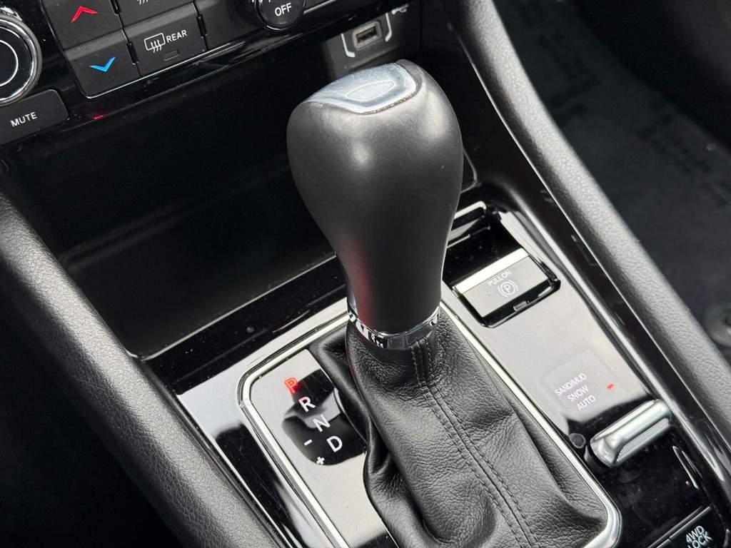 Jeep Compass Vehicle Full-screen Gallery Image 19