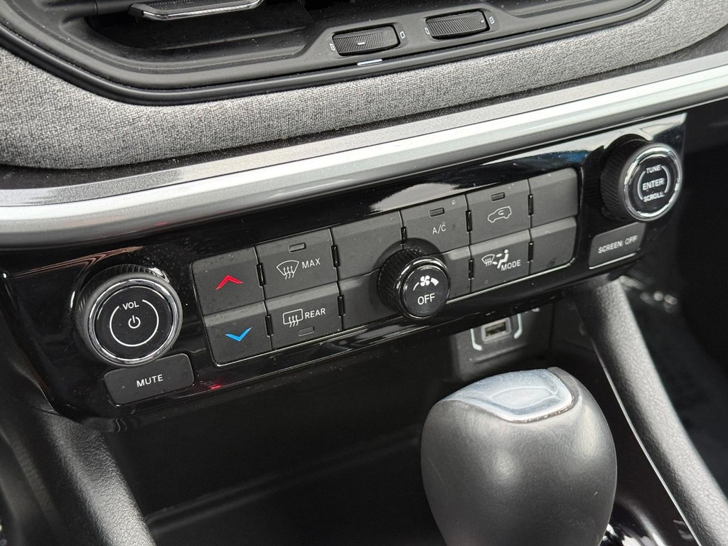 Jeep Compass Vehicle Full-screen Gallery Image 21