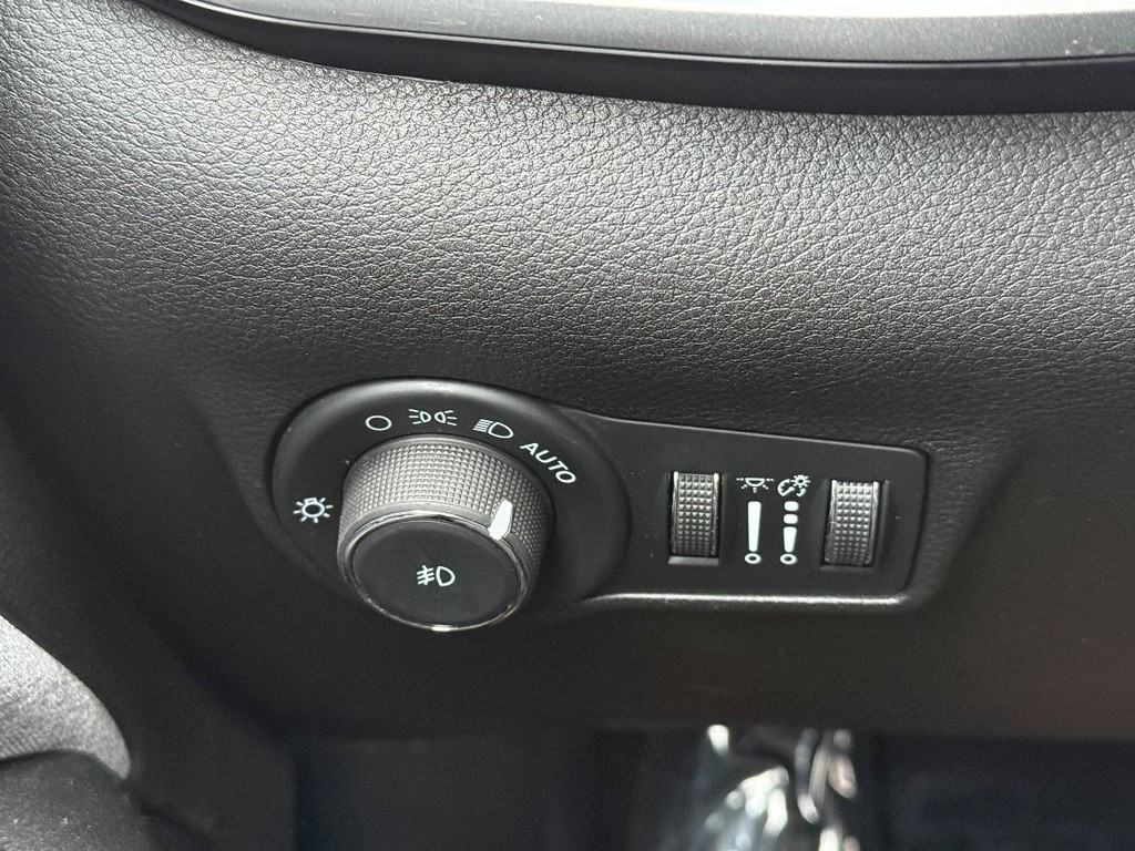 Jeep Compass Vehicle Full-screen Gallery Image 22