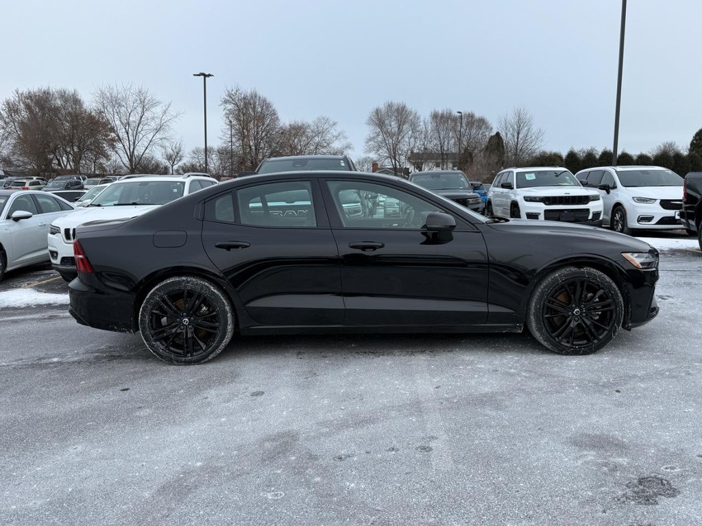 Volvo S60 Vehicle Full-screen Gallery Image 02