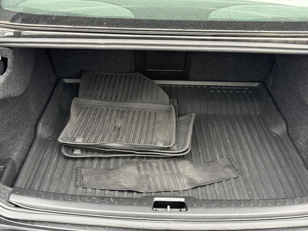 Volvo S60 Vehicle Full-screen Gallery Image 05